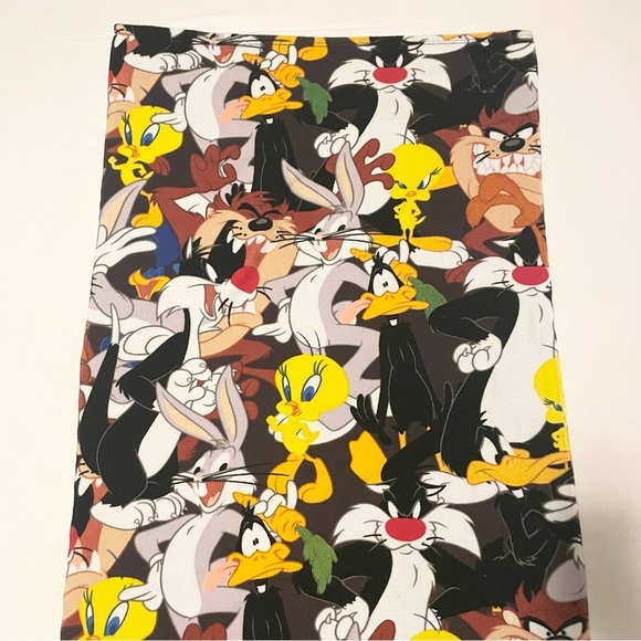 Looney Tunes Character Towel Bugs Bunny Sylvester Tasmanian Devil Tweety - Picture 2 of 16